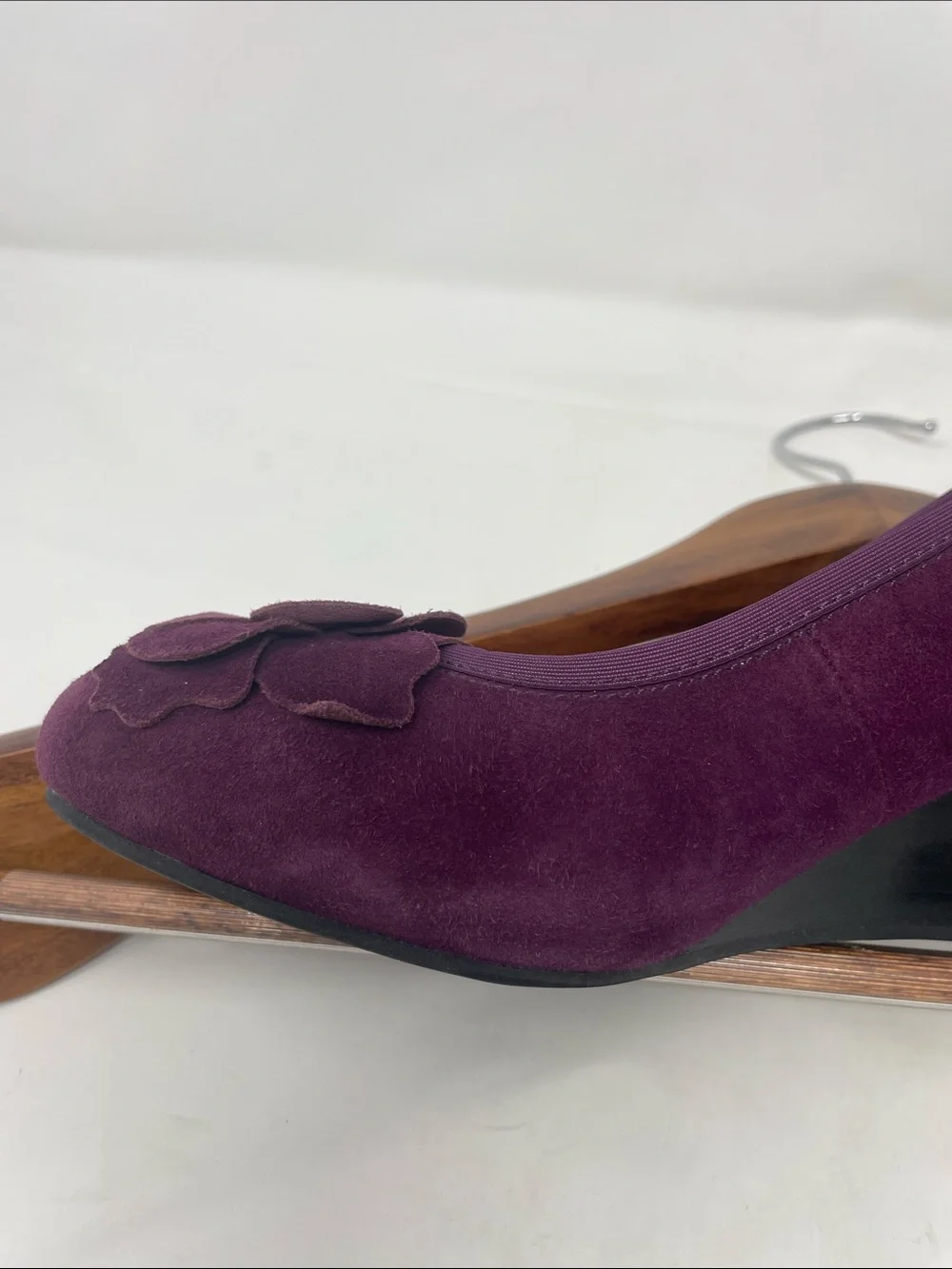 Vionic Plum Suede-Like Wedged Heel Pump Size 10 Excellent Condition